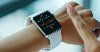 Heart Rate Monitor: Smarte Technologie für präzise Gesundheitsüberwachung (Foto: AdobeStock - 829556865 abvbakarrr)